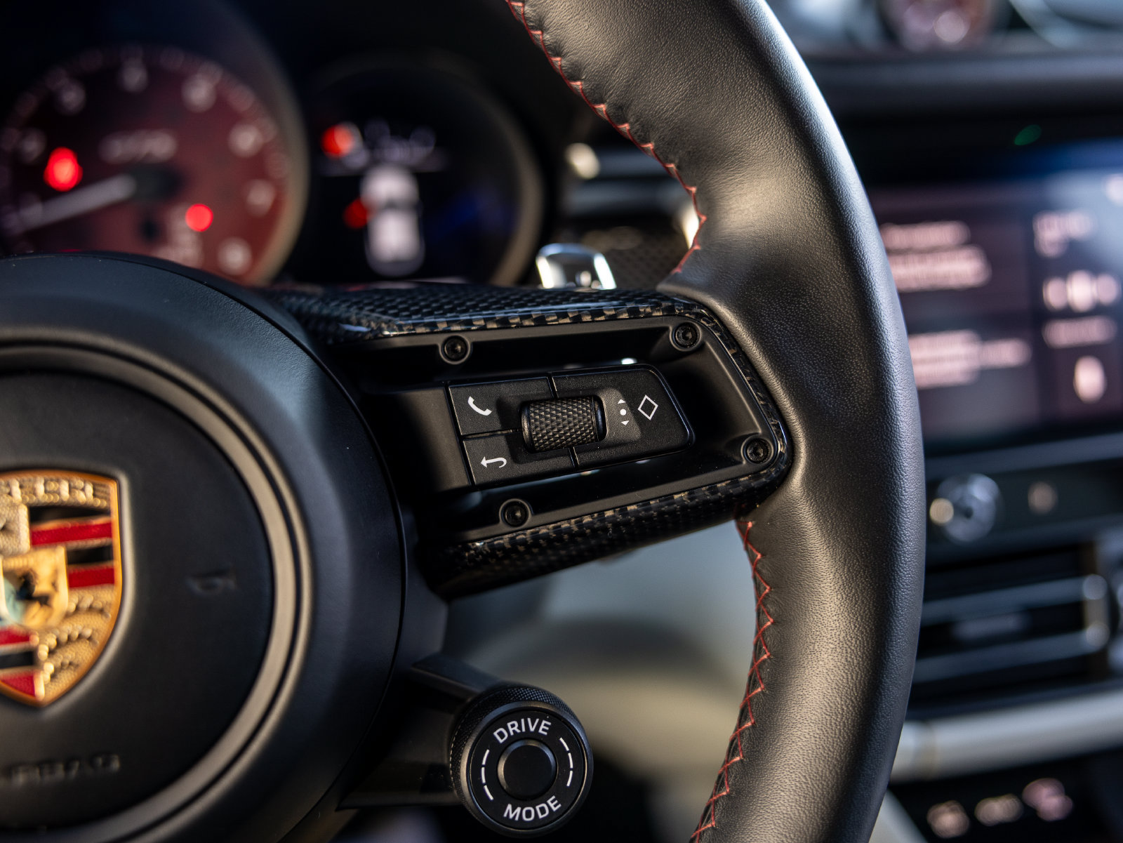 Certified 2024 Porsche Macan GTS AWD/4WD image 32