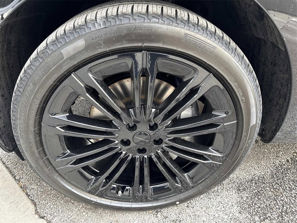 New 2026 Land Rover Range Rover SE image 12