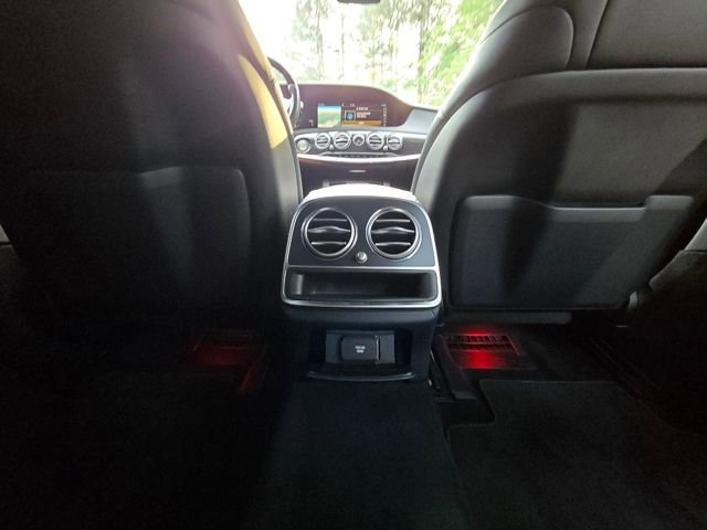 Used 2019 Mercedes-Benz S 560 Sedan image 24