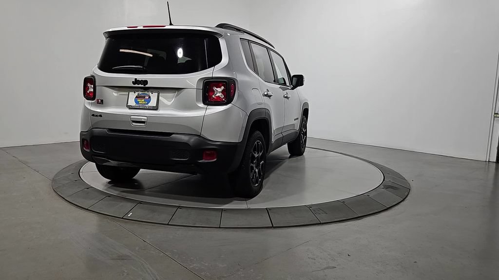 Used 2019 Jeep Renegade Altitude w/ UConnect 8.4 Nav Group AWD/4WD image 5