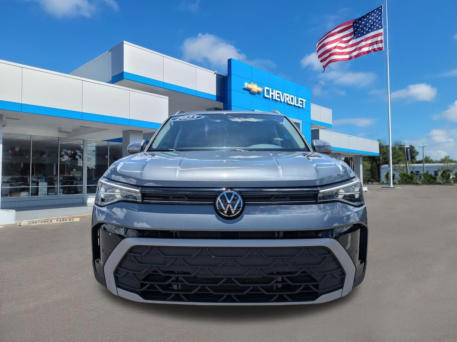 Used 2025 Volkswagen Taos SE FWD image 8