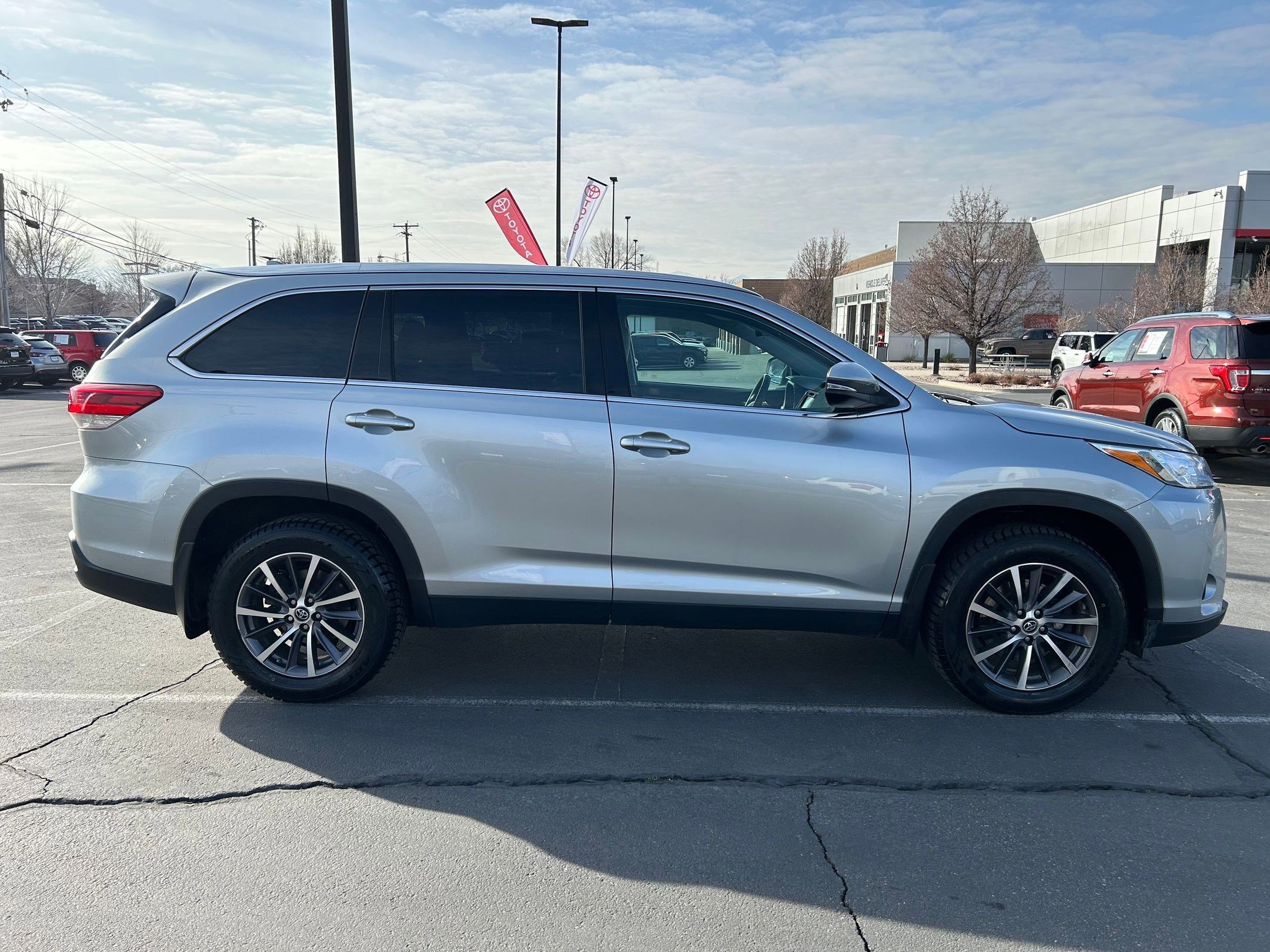 Certified 2019 Toyota Highlander XLE image 6