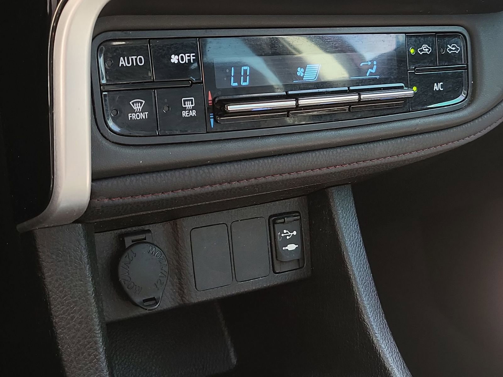 Used 2017 Toyota Corolla SE 50th Anniversary FWD image 33