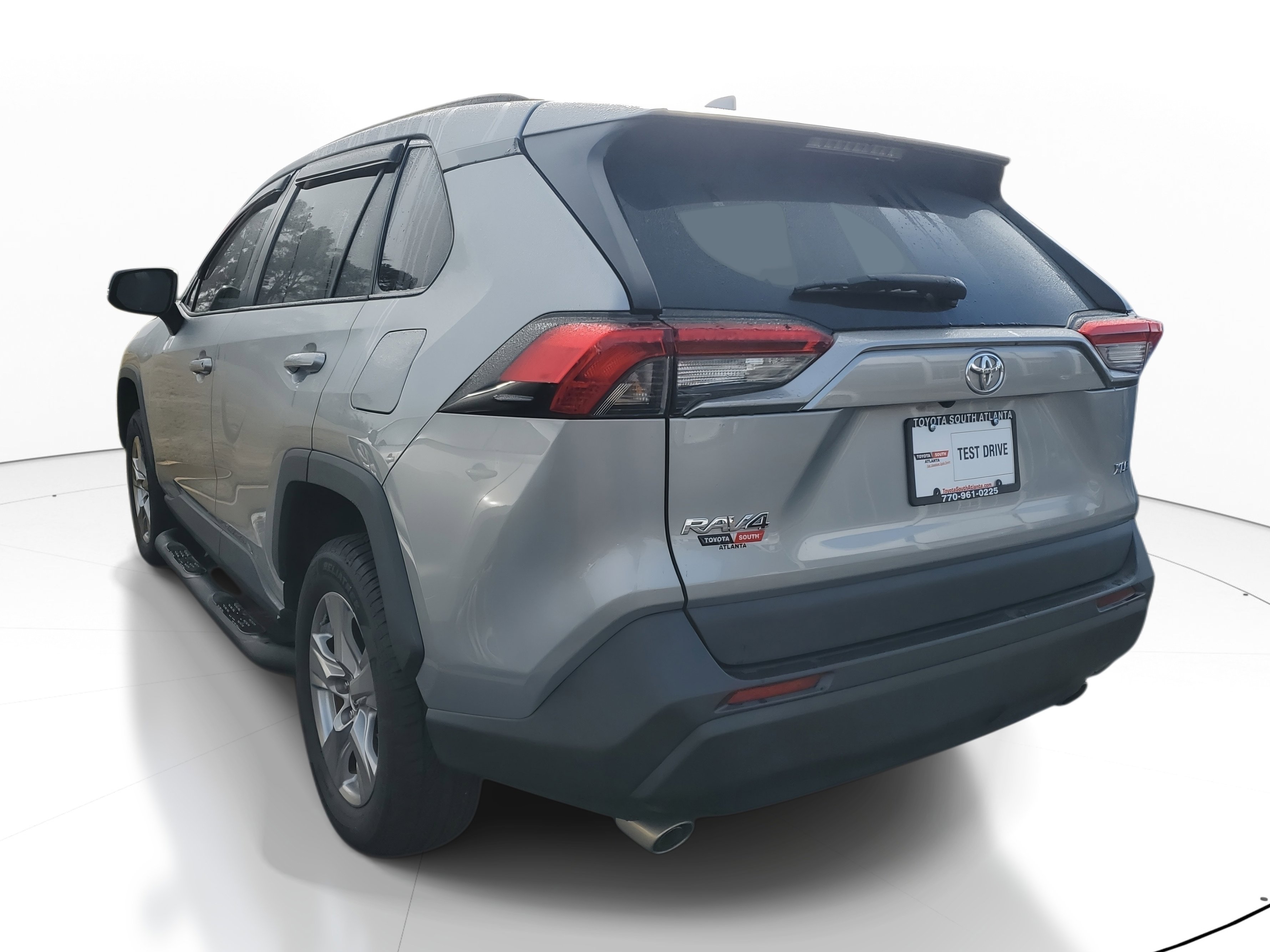 Used 2022 Toyota RAV4 XLE image 4