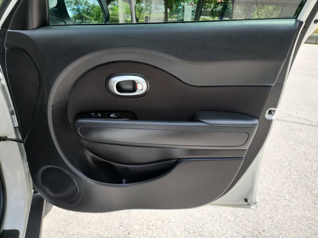 Used 2019 Kia Soul + image 31