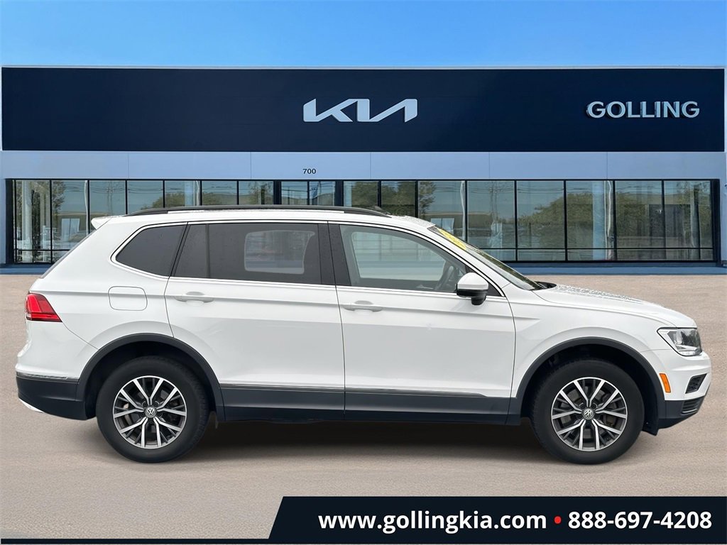 Used 2020 Volkswagen Tiguan SE w/ Panoramic Sunroof Package image 2