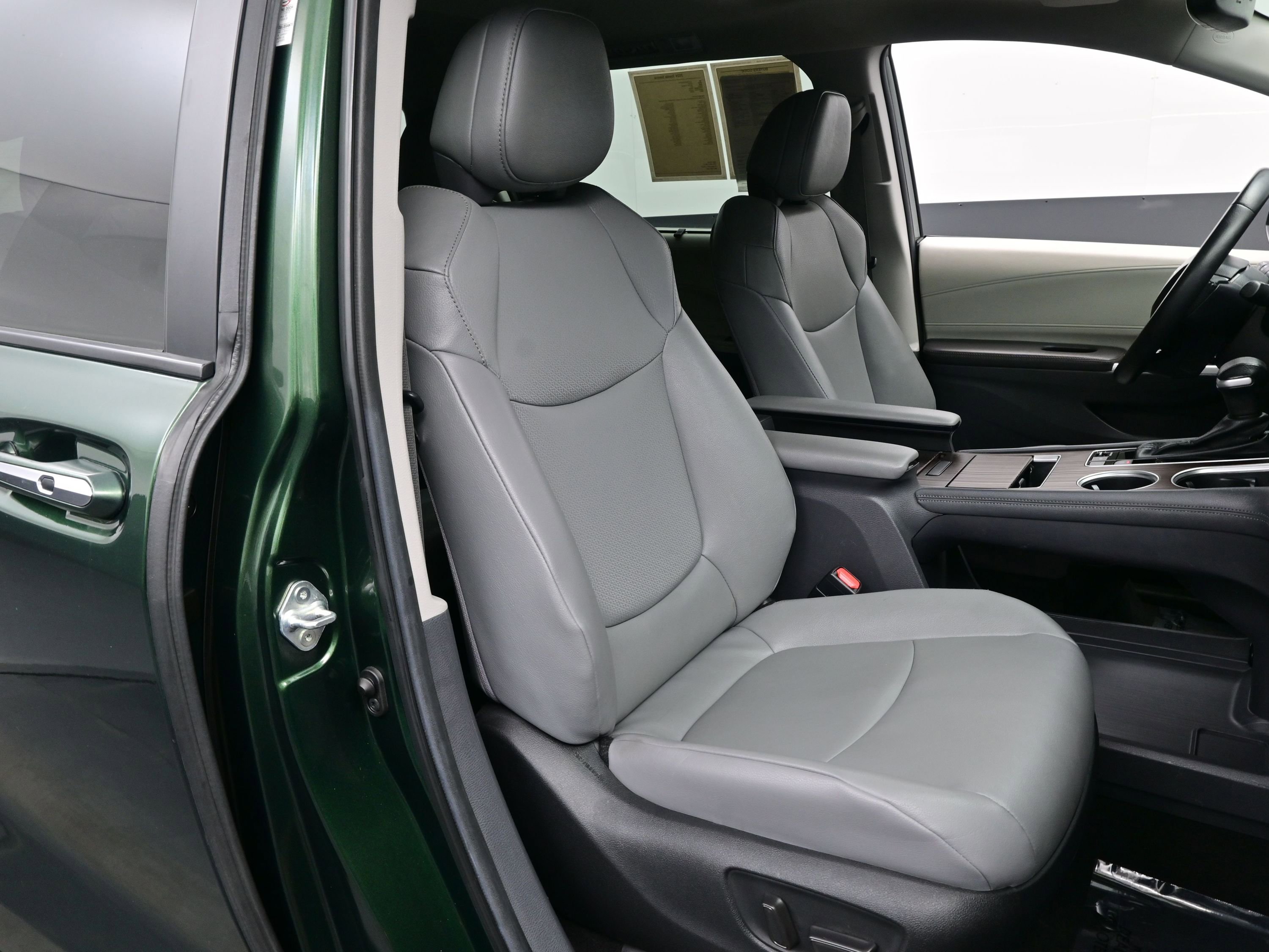 Used 2024 Toyota Sienna XLE image 14