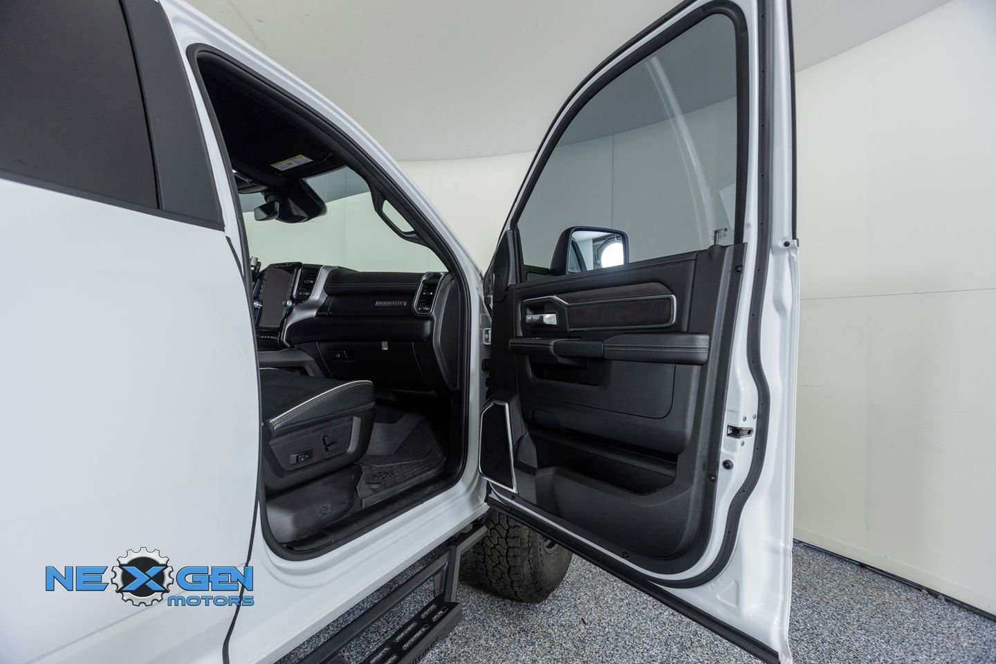 Used 2025 RAM 3500 Laramie w/ Night Edition image 37