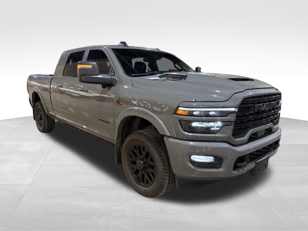 Used 2025 RAM 3500 Limited AWD/4WD image 3
