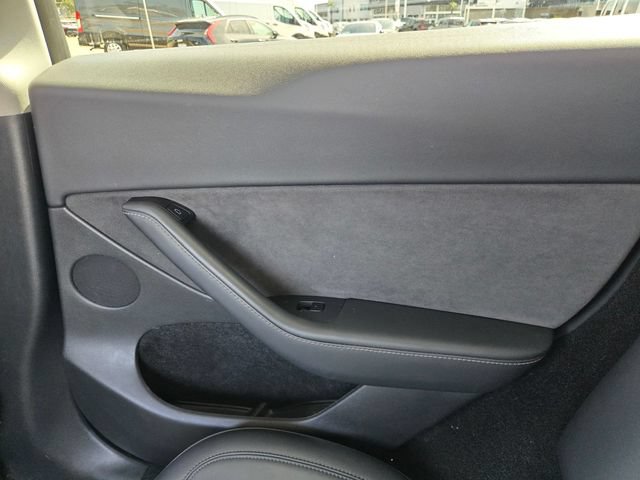 Used 2025 Tesla Model Y Long Range RWD image 12