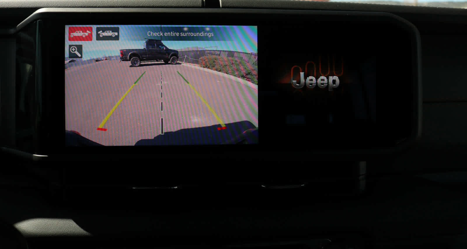 Used 2024 Jeep Gladiator Mojave w/ Technology Group AWD/4WD image 15