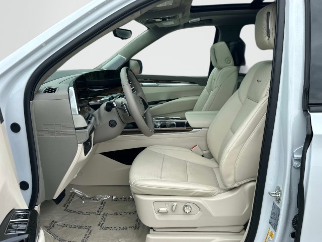Used 2026 Cadillac Escalade ESV Platinum Sport w/ LPO, ONYX Package AWD/4WD image 16