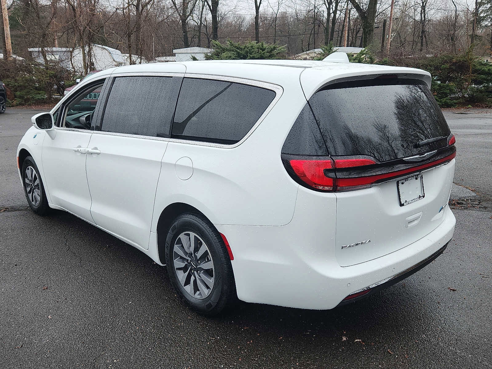 Used 2022 Chrysler Pacifica Touring-L image 4