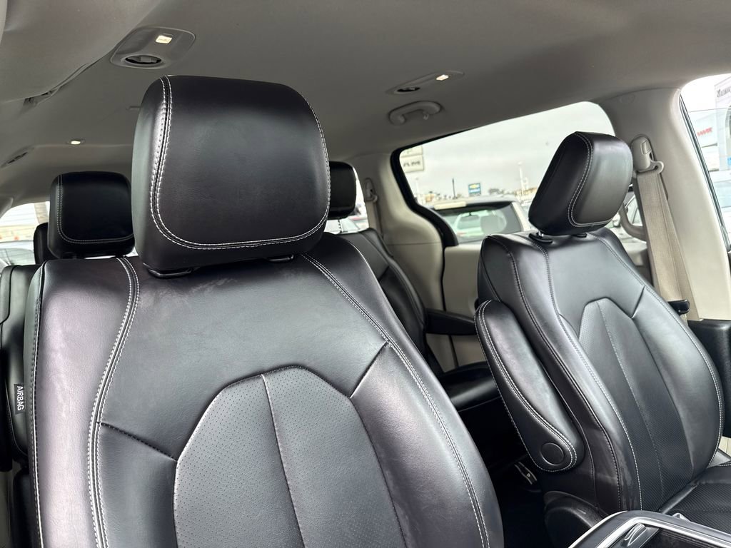 Certified 2023 Chrysler Pacifica Touring-L FWD image 14