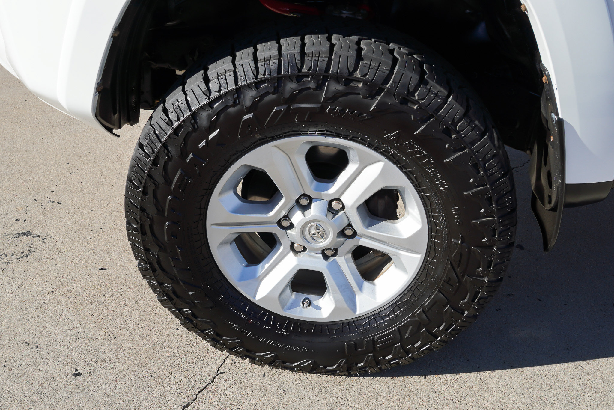 Used 2018 Toyota 4Runner SR5 AWD/4WD image 12