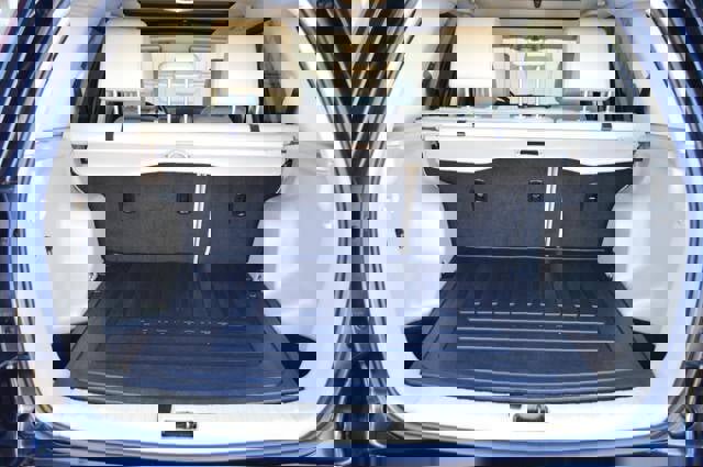 Used 2013 Land Rover LR2 HSE image 38