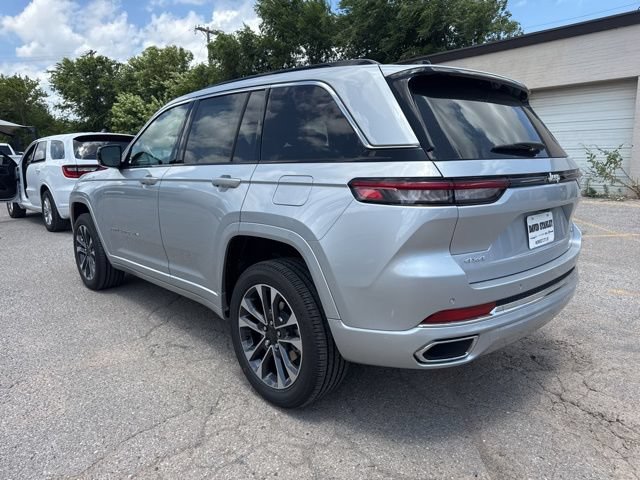 New 2025 Jeep Grand Cherokee Overland w/ Luxury Tech Group IV AWD/4WD image 4