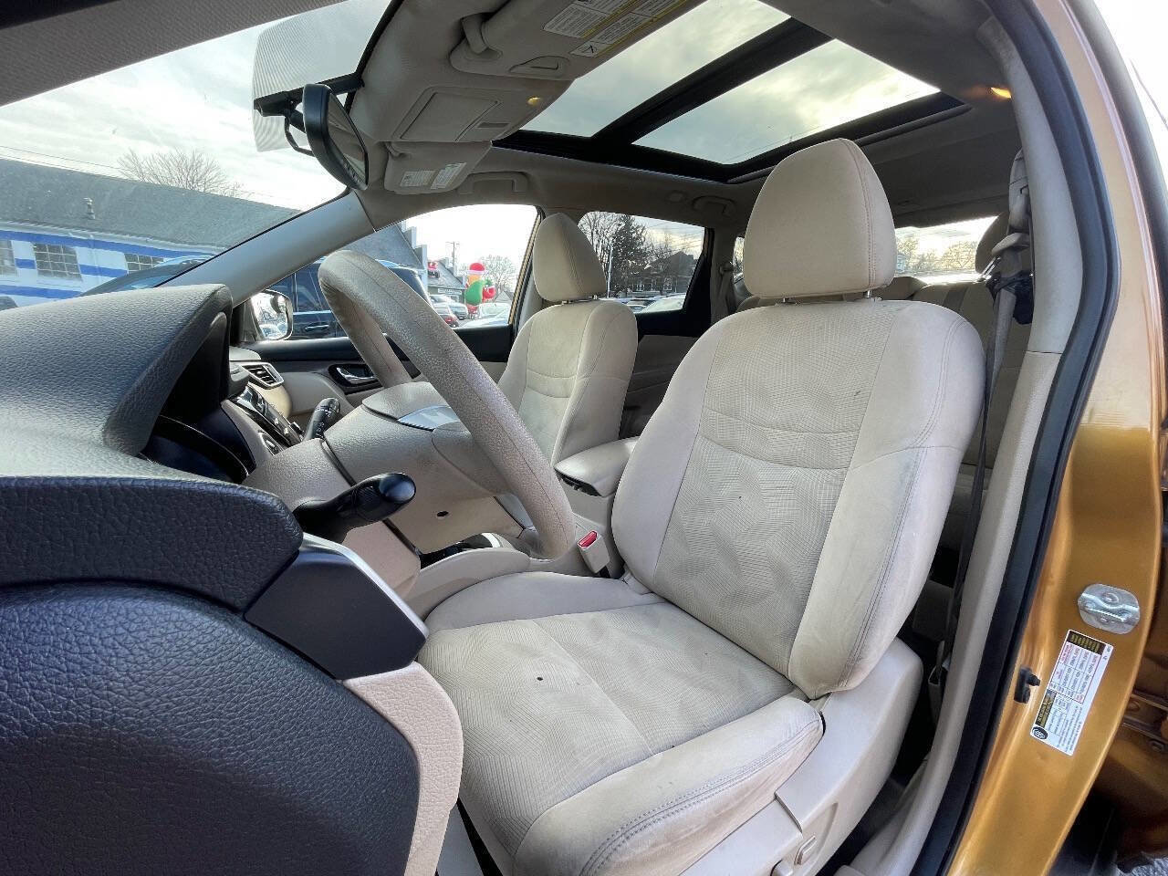 Used 2015 Nissan Rogue SV w/ SV Moonroof Package image 13