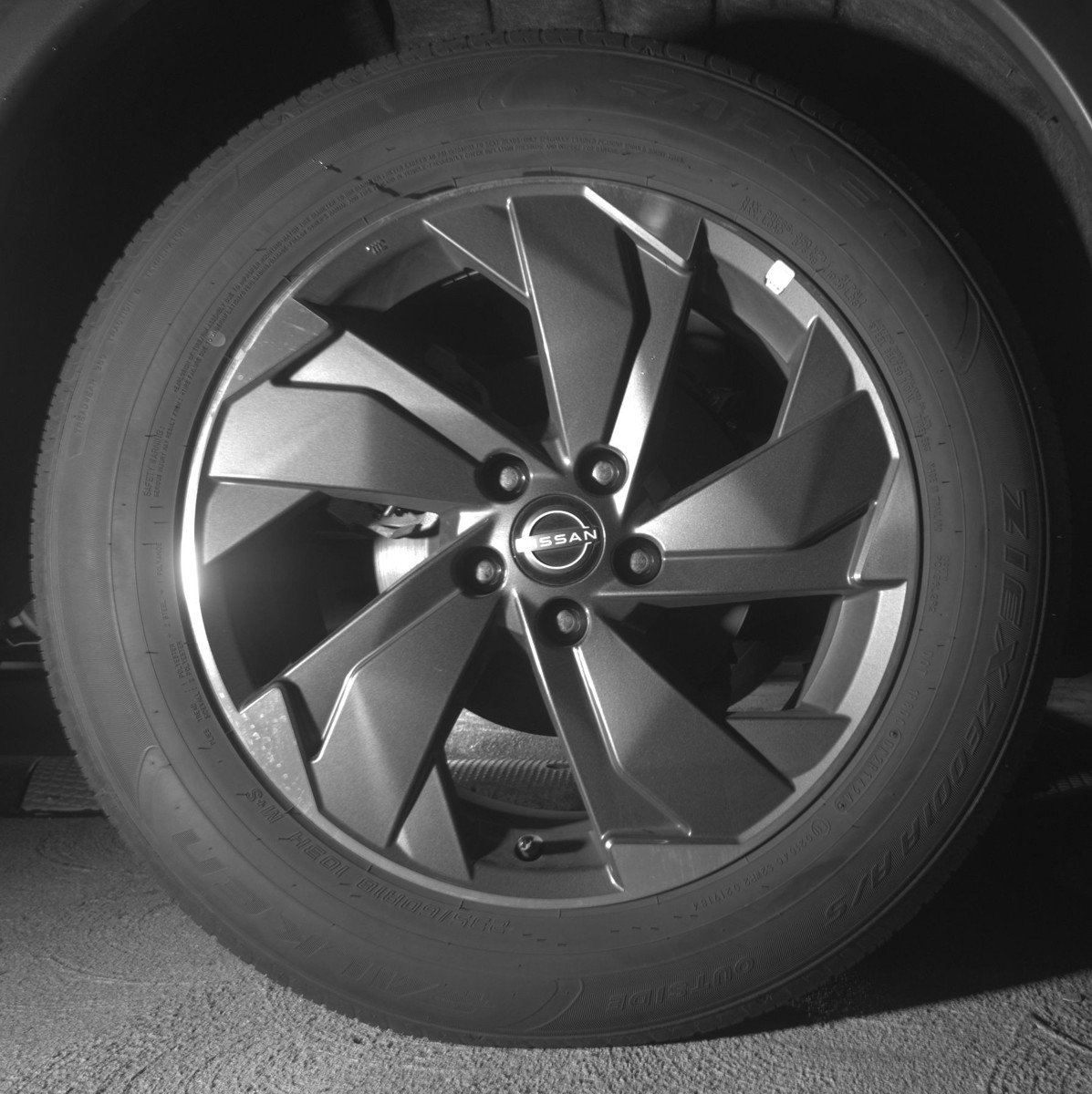 Used 2025 Nissan Rogue SV image 15