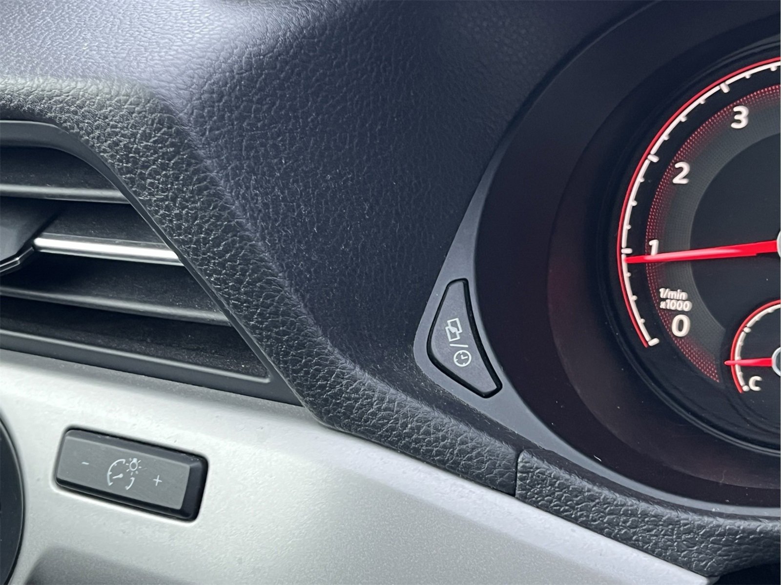 Used 2021 Volkswagen Passat 2.0T S image 15