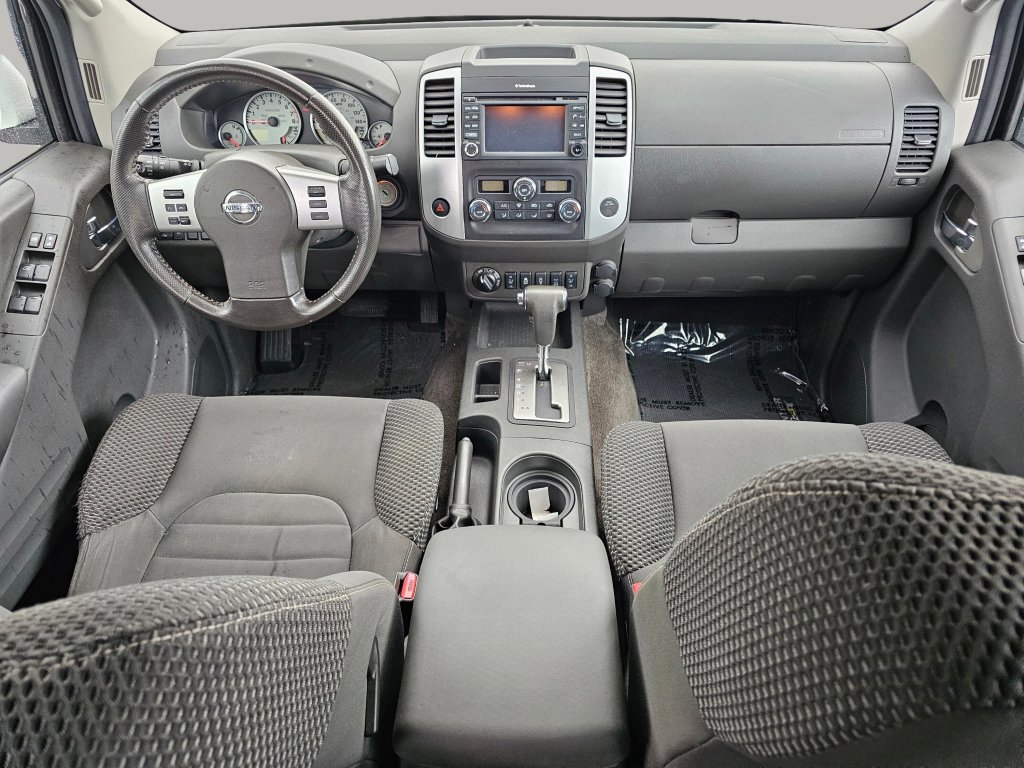 Used 2015 Nissan Frontier PRO-4X image 2