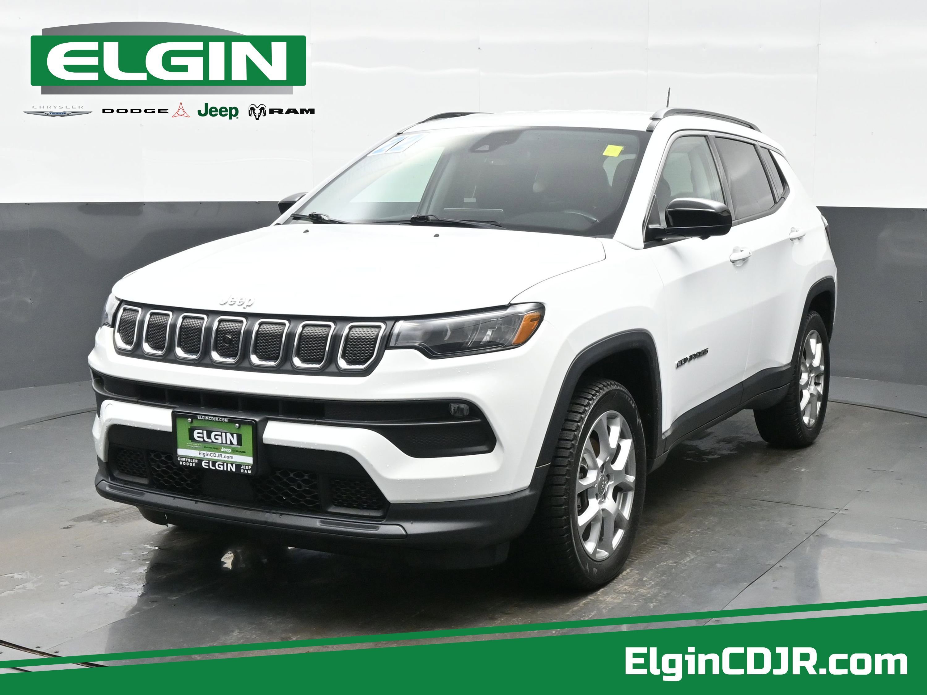 Used 2022 Jeep Compass Latitude image 1