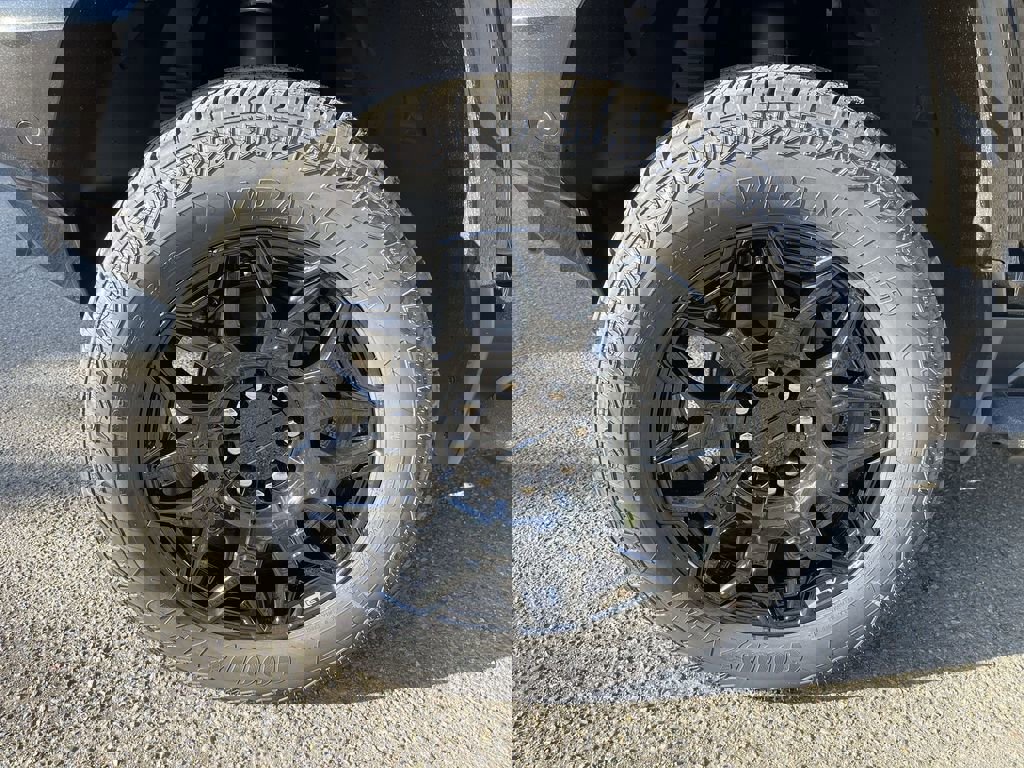 New 2026 GMC Hummer EV SUV w/ LPO, Roof Cross Rail Package image 33