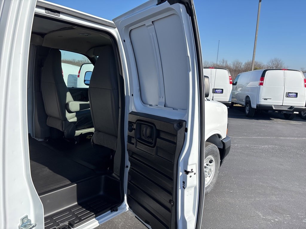 New 2025 Chevrolet Express 3500 Extended w/ Driver Convenience Package image 34