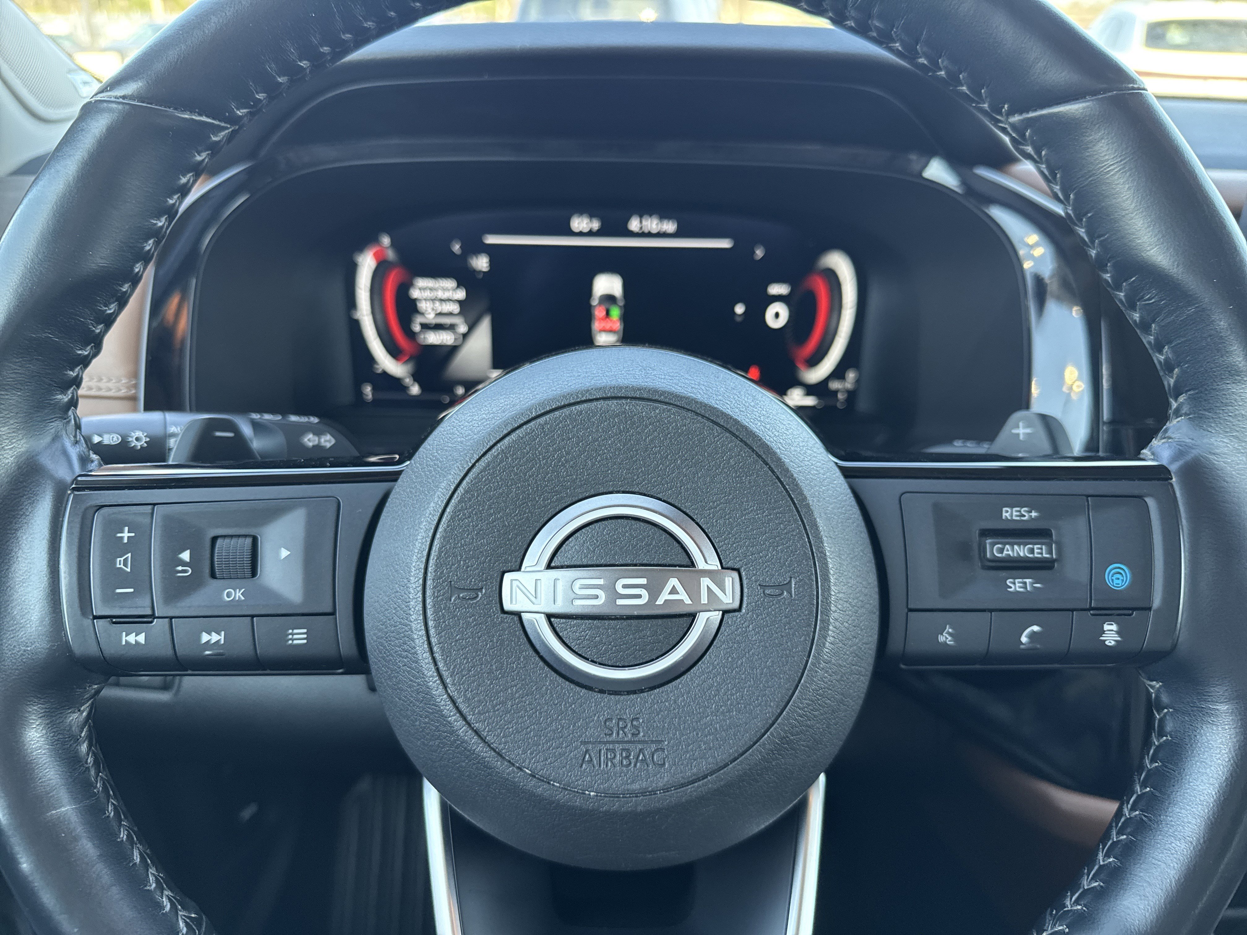 Used 2023 Nissan Pathfinder Platinum image 10