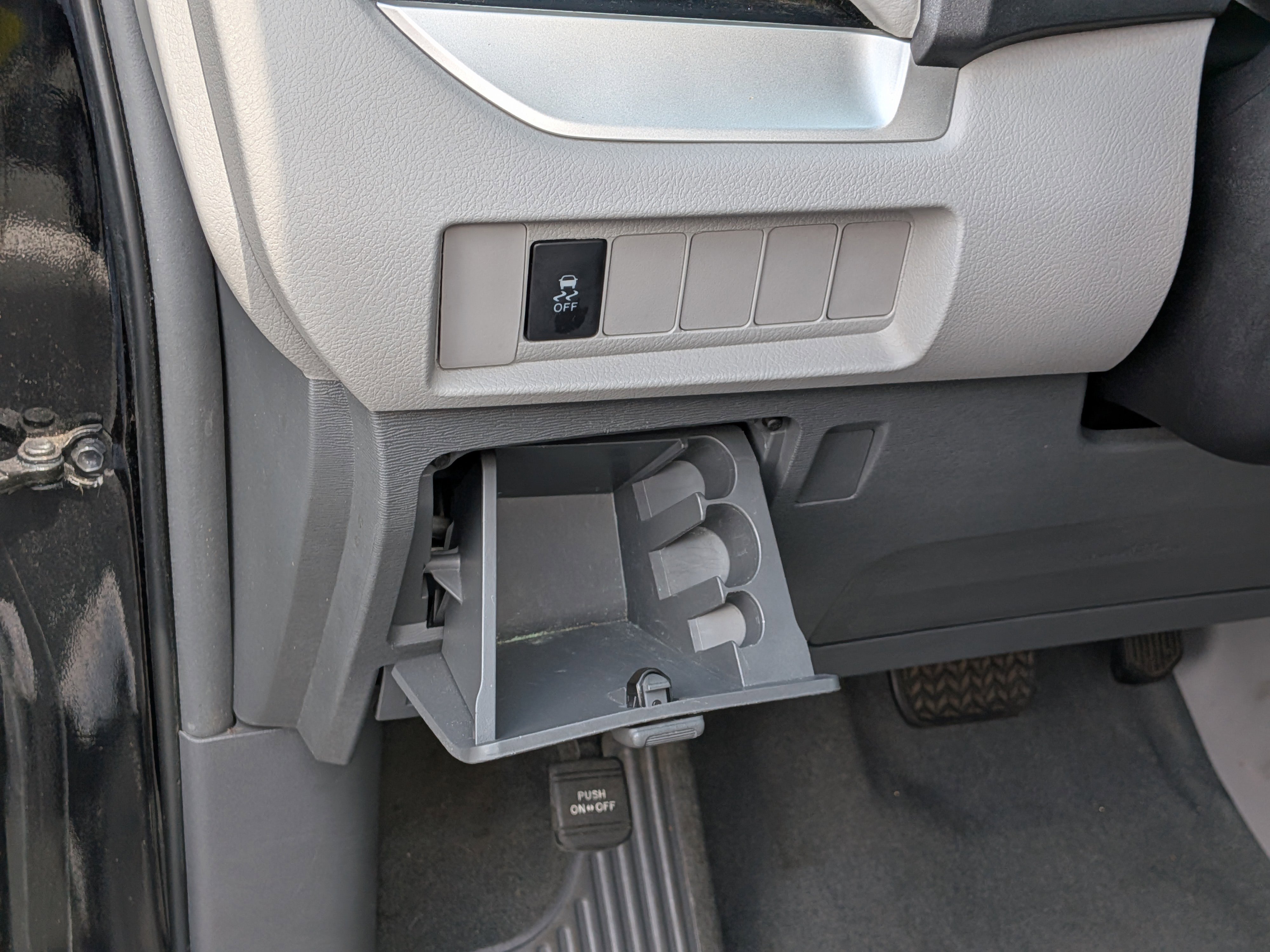 Used 2019 Toyota Sienna L w/ Carpet Mat Package FWD image 15