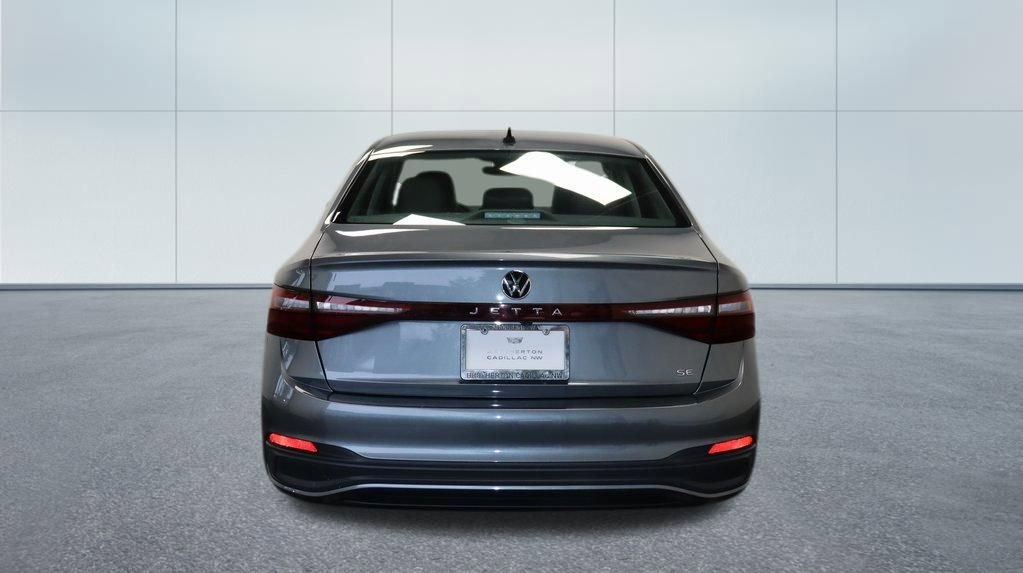 Used 2025 Volkswagen Jetta SE FWD image 4