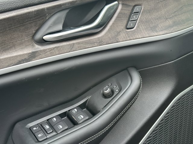 New 2026 Jeep Grand Cherokee Limited w/ Luxury Tech Group II RWD image 11