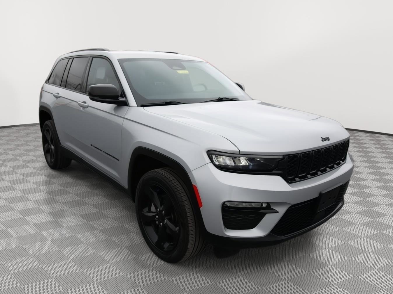 Used 2024 Jeep Grand Cherokee Limited w/ Black Appearance Package image 25