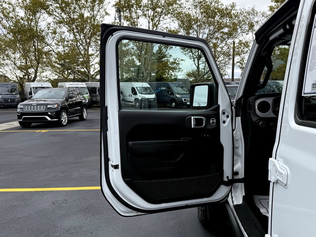 Used 2024 Jeep Gladiator Sport image 11