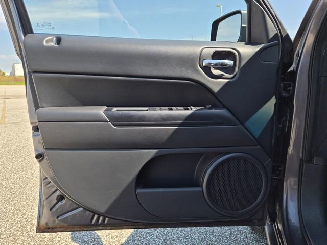 Used 2015 Jeep Patriot High Altitude AWD/4WD image 13