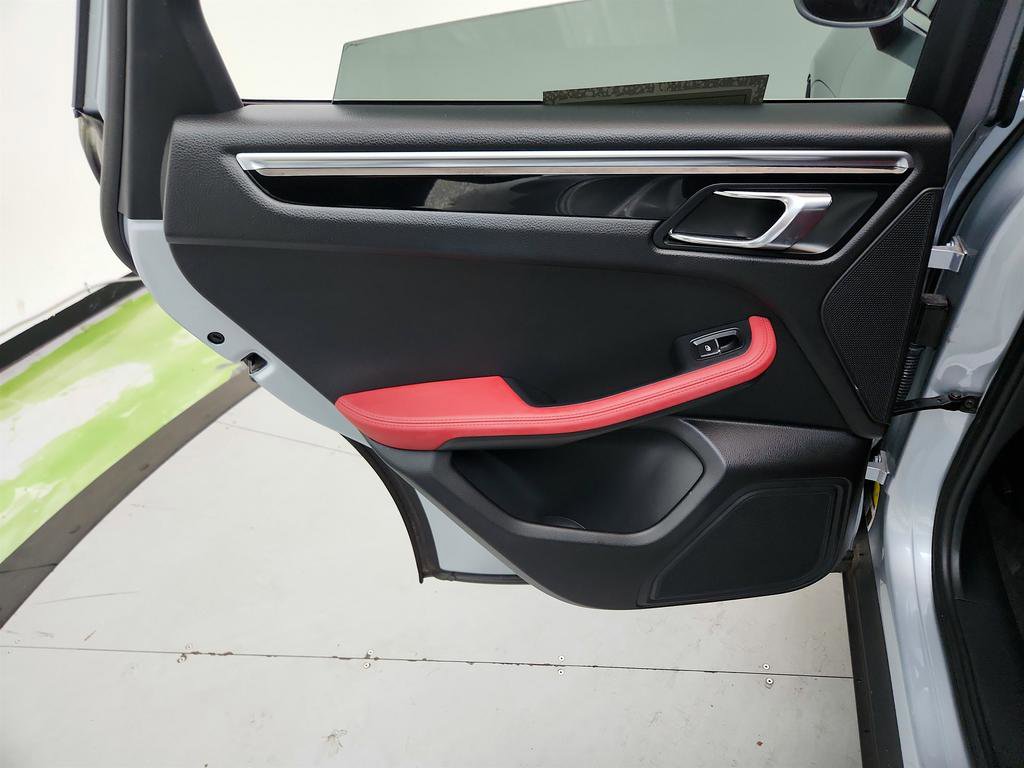 Used 2016 Porsche Macan S image 25