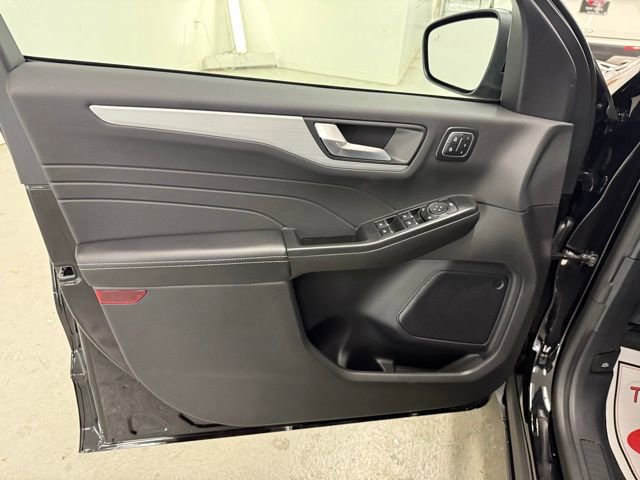 New 2026 Ford Escape Platinum w/ Class II Trailer Tow Package AWD/4WD image 14