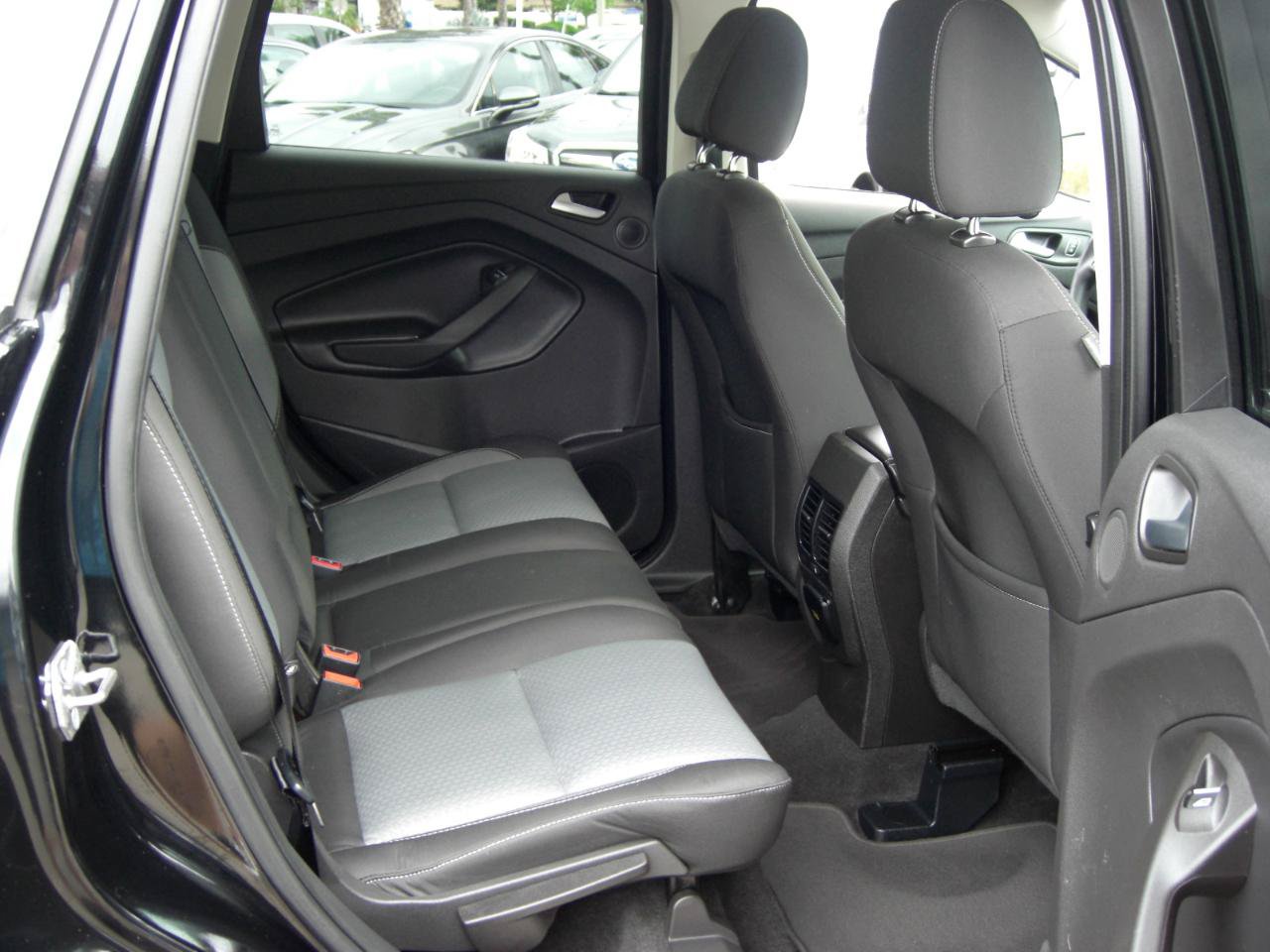 Used 2017 Ford Escape SE w/ Equipment Group 201A FWD image 17