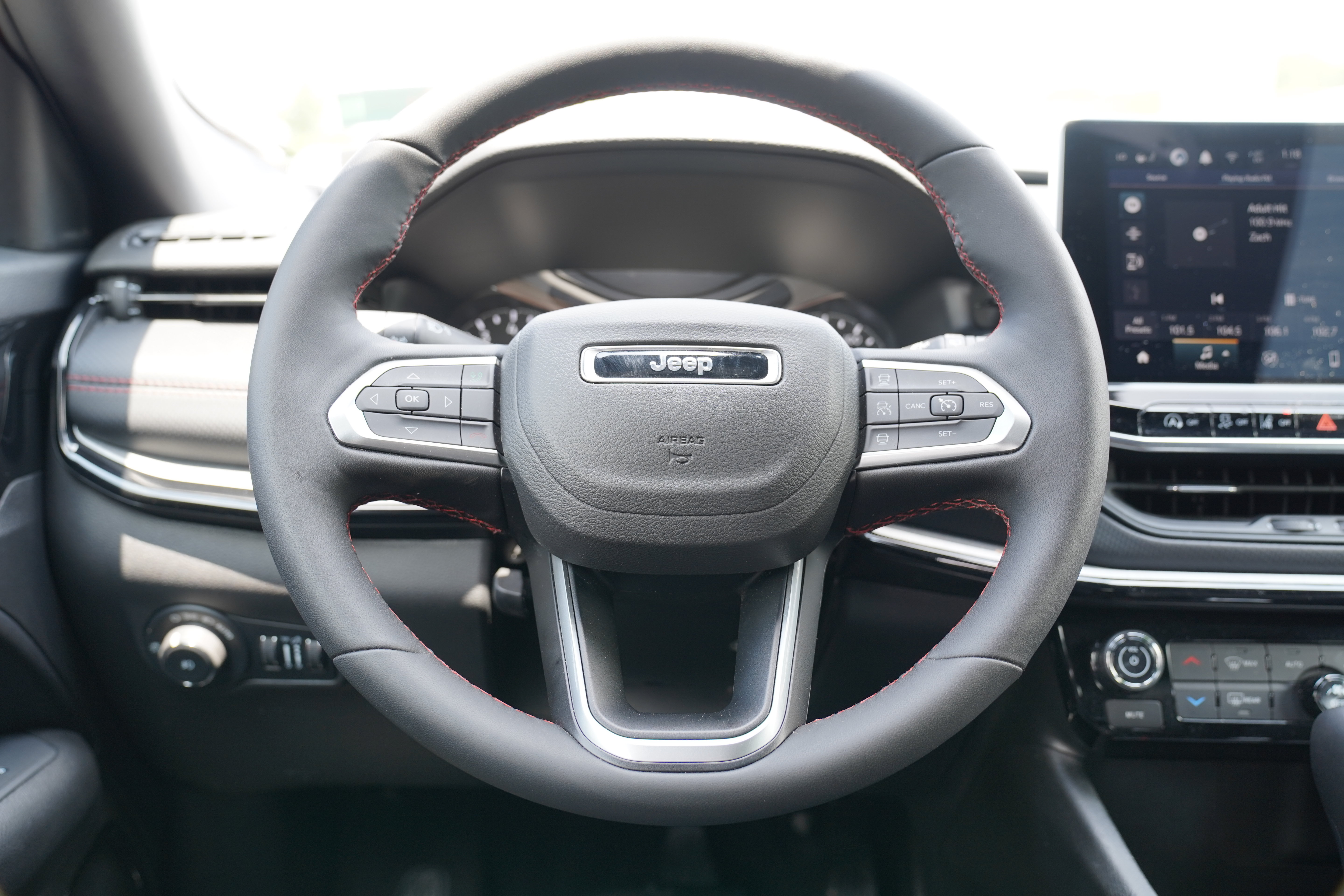 Used 2026 Jeep Compass Trailhawk AWD/4WD image 17