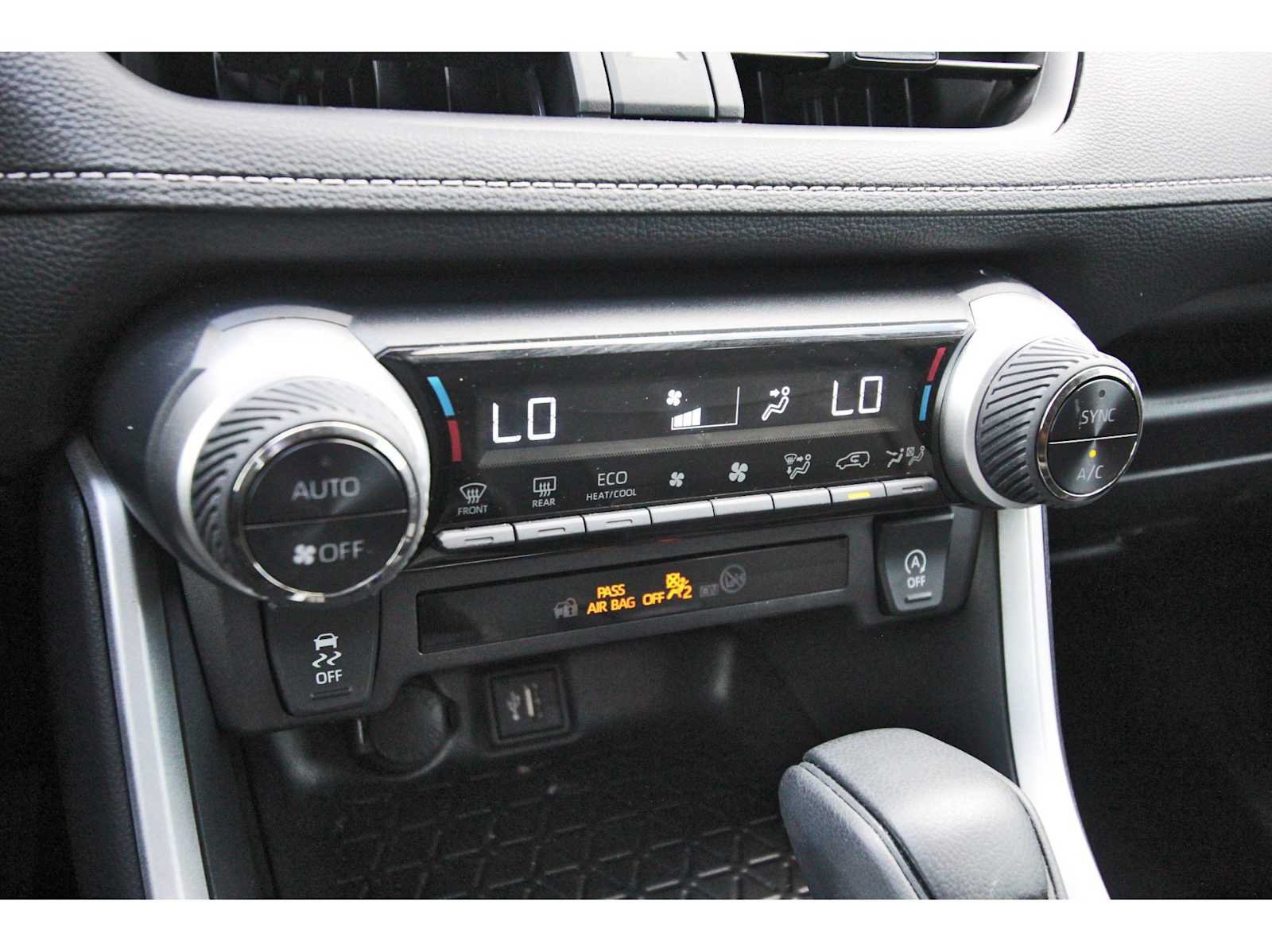 Used 2025 Toyota RAV4 XLE w/ Convenience Package FWD image 23