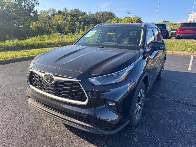Used 2023 Toyota Highlander XLE FWD image 7