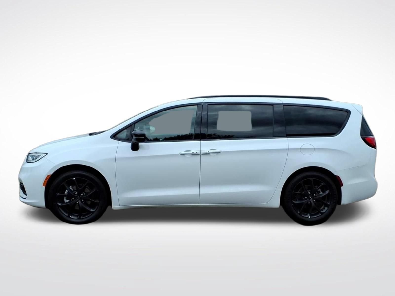 Used 2025 Chrysler Pacifica Limited FWD image 2