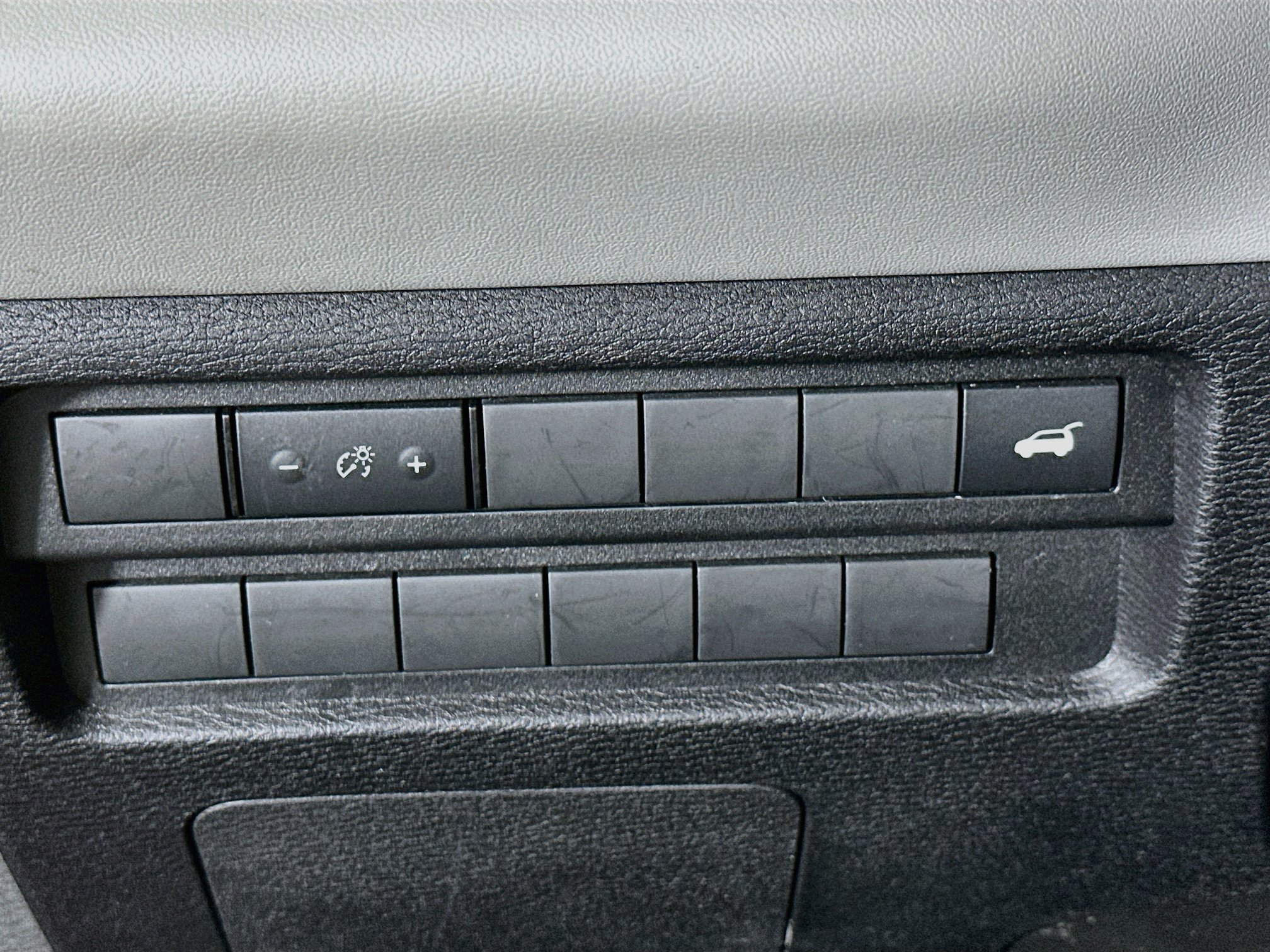 Used 2025 Mitsubishi Outlander SE FWD image 17