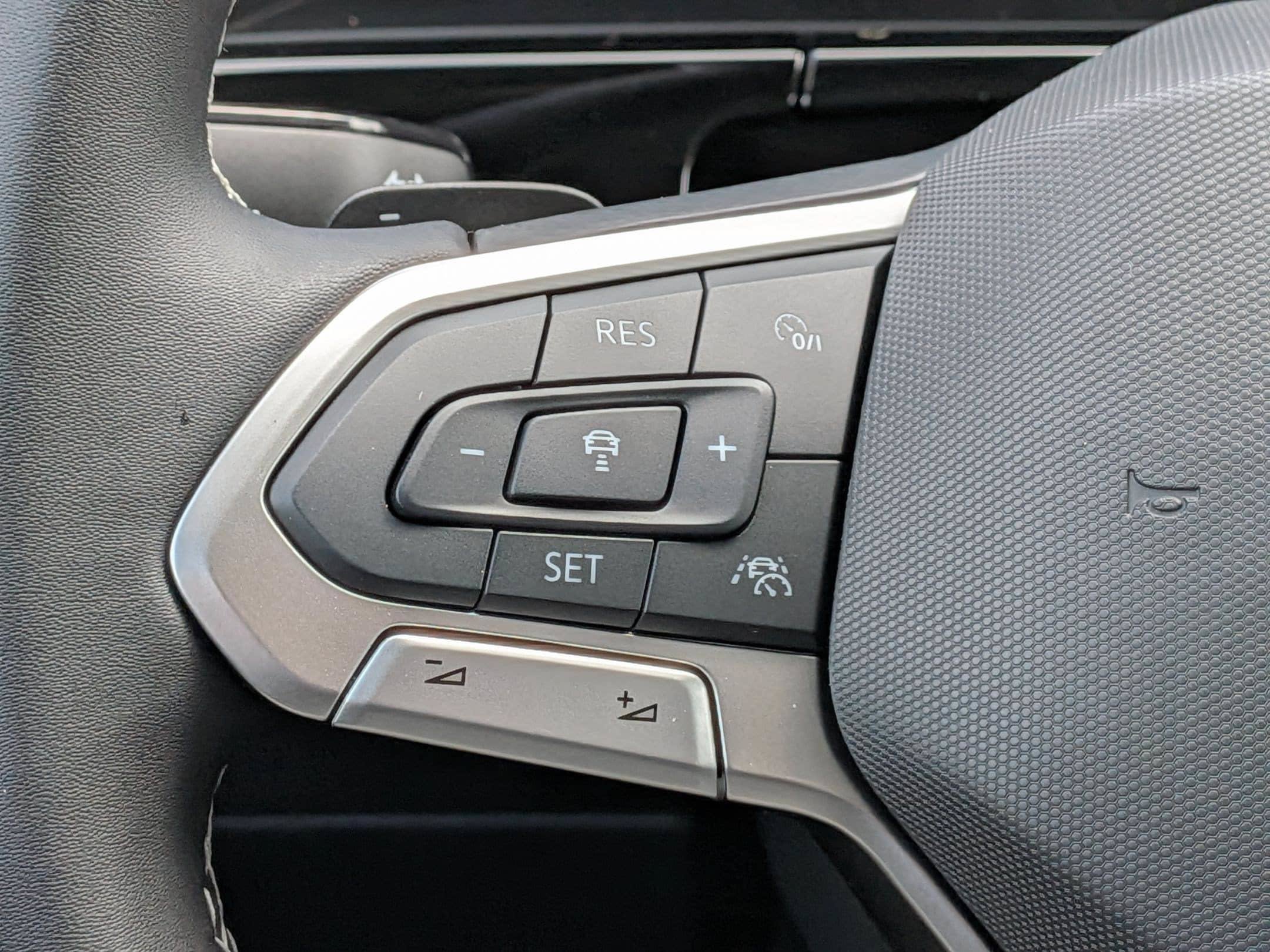 New 2026 Volkswagen Atlas SE FWD image 18