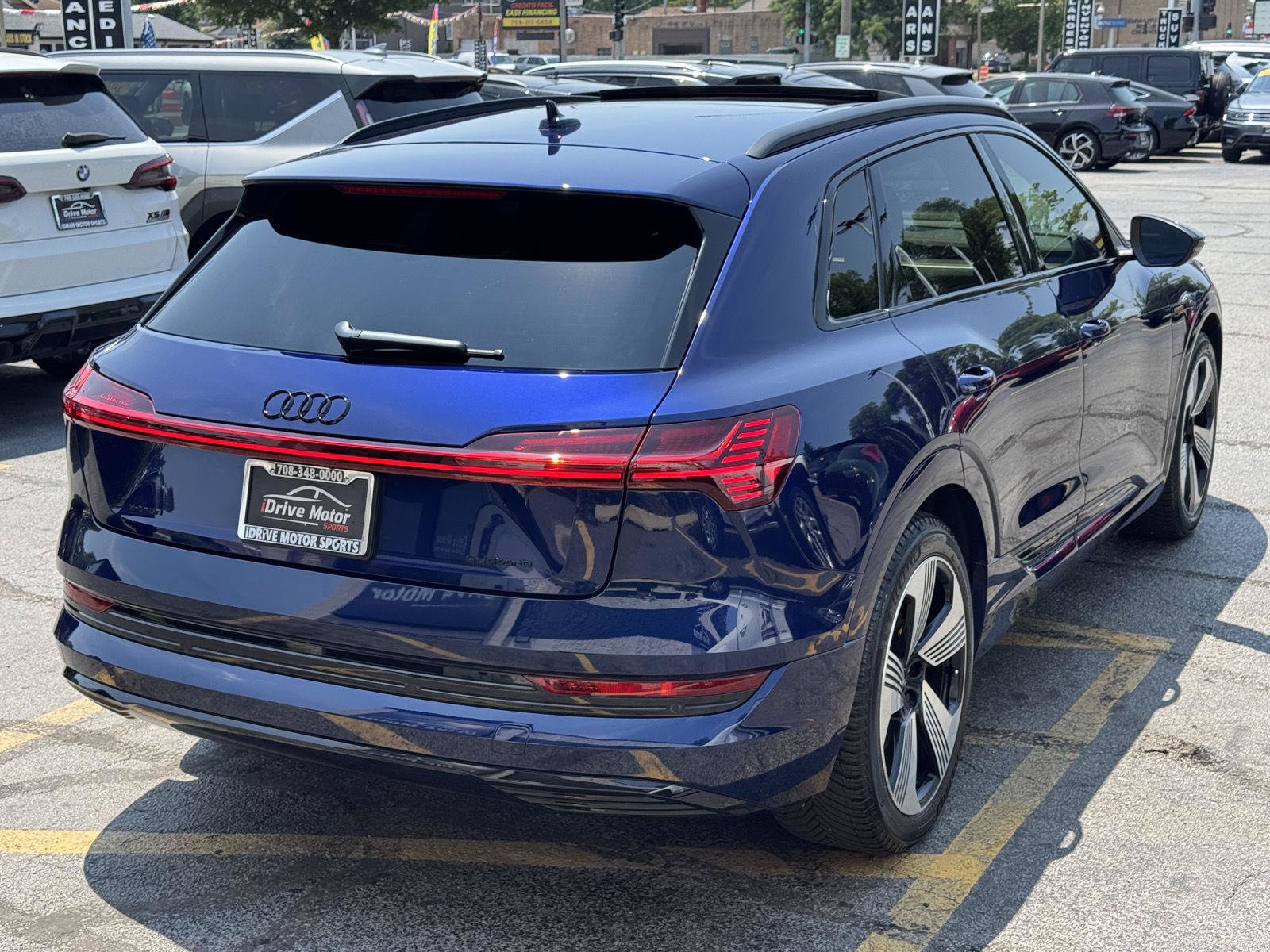 Used 2022 Audi e-tron Premium Plus w/ Premium Plus Package AWD/4WD image 15