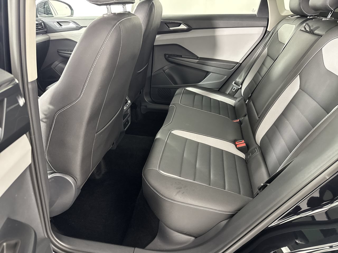 Used 2024 Volkswagen Taos SEL AWD/4WD image 29