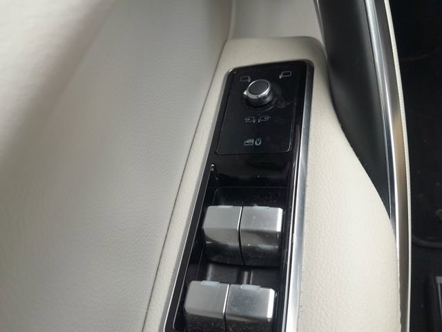 Used 2022 Jaguar F-PACE S image 7