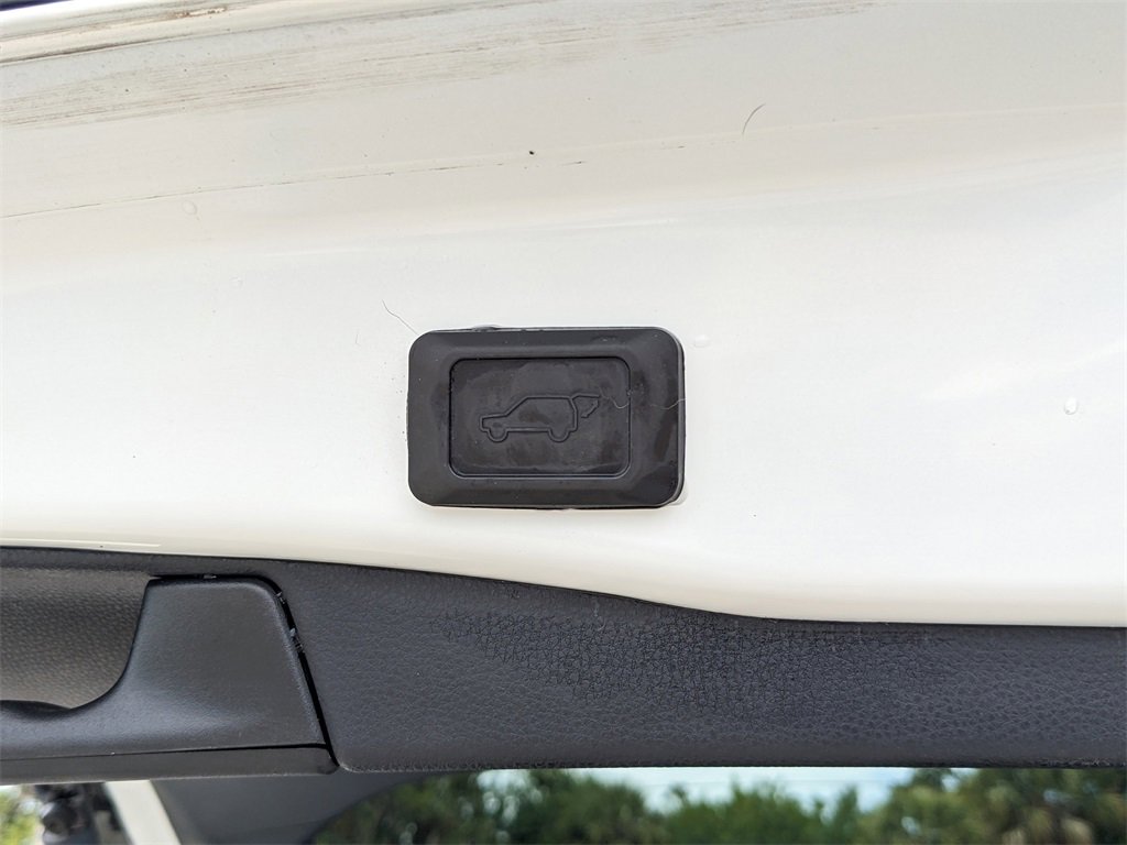 Used 2022 Toyota RAV4 Limited image 16