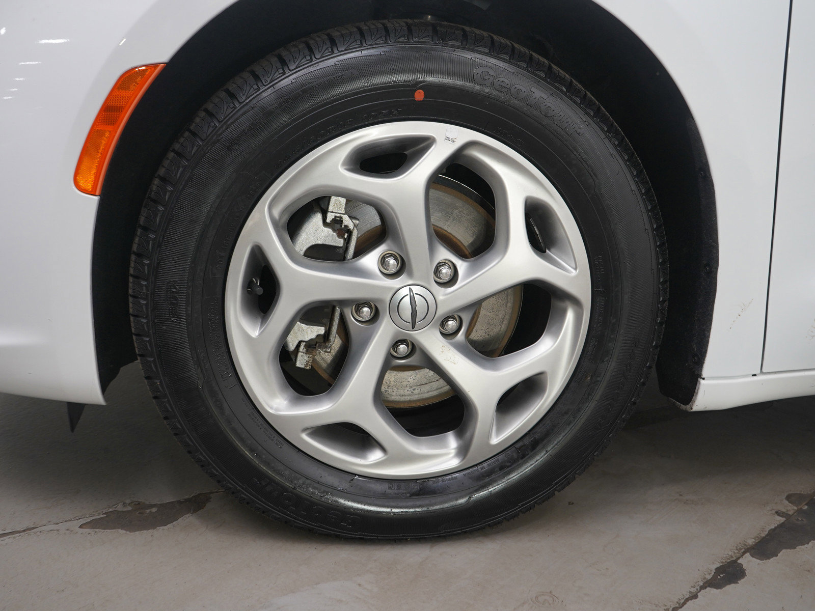 Used 2024 Chrysler Pacifica Limited image 26