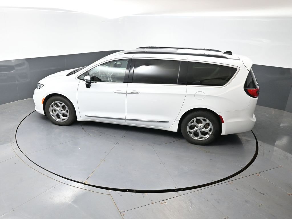 Used 2023 Chrysler Pacifica Limited FWD image 49